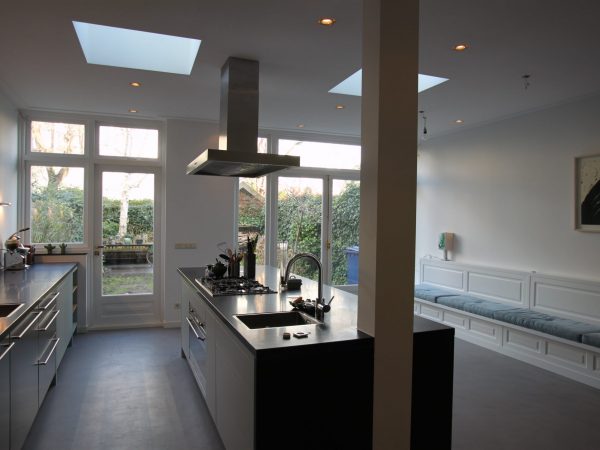 Smit Onderhoudsbedrijf de aannemer in Den Haag en werkt sinds 1980 aan aanbouw, dakkapel en verbouwt en renoveert badkamer, keuken en metselwerk en gevels.