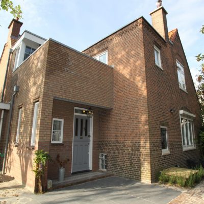 Smit Onderhoudsbedrijf de aannemer in Den Haag en werkt sinds 1980 aan aanbouw, dakkapel en verbouwt en renoveert badkamer, keuken en metselwerk en gevels.