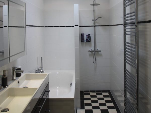 Smit Onderhoudsbedrijf de aannemer in Den Haag en werkt sinds 1980 aan aanbouw, dakkapel en verbouwt en renoveert badkamer, keuken en metselwerk en gevels.